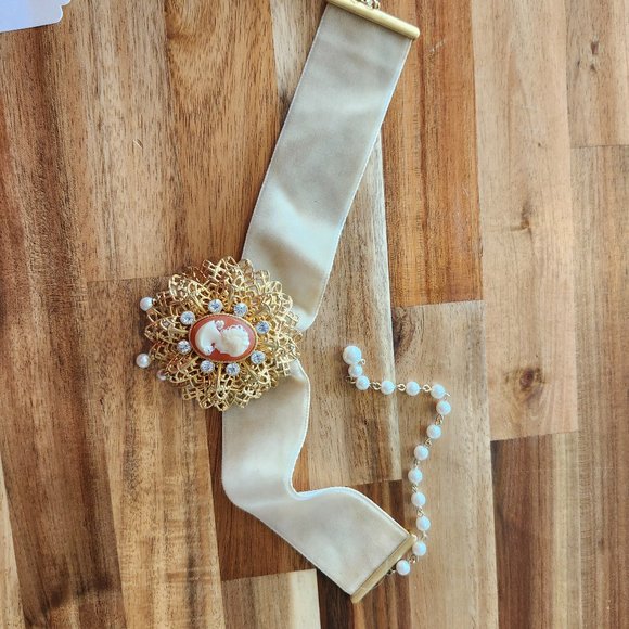 Vintage Victorian Revival Wide White Velvet Choker with Statement Cameo - Picture 1 of 11
